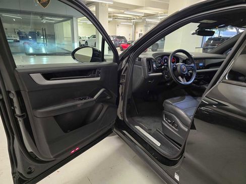 Used 2024 Porsche Cayenne image 21
