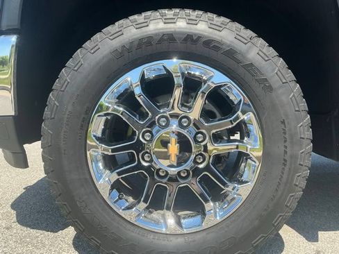 Used 2024 Chevrolet Silverado 3500 LTZ w/ LTZ Plus Package AWD/4WD image 14