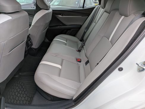 Used 2025 Toyota Camry SE w/ Convenience Package image 29