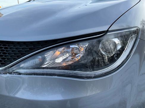 Used 2019 Chrysler Pacifica Touring Plus w/ Advanced Safetytec Group image 31