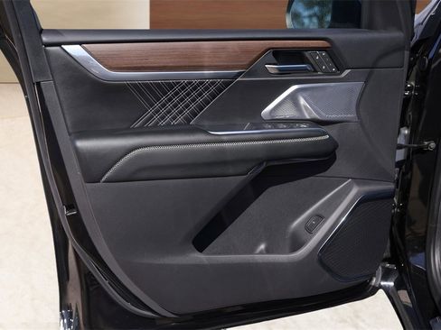 Used 2024 GMC Acadia Denali w/ Super Cruise Package image 22