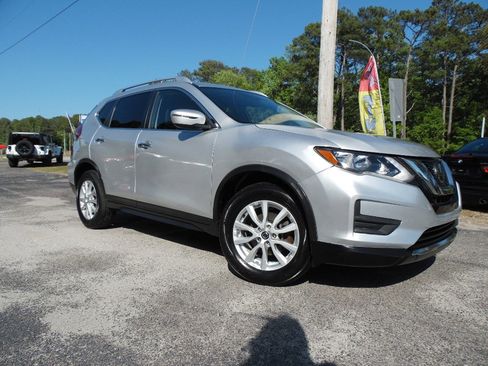 Used 2020 Nissan Rogue SV FWD image 3