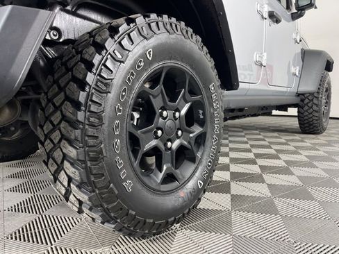 Used 2023 Jeep Wrangler Unlimited w/ Sun & Screen Package image 21