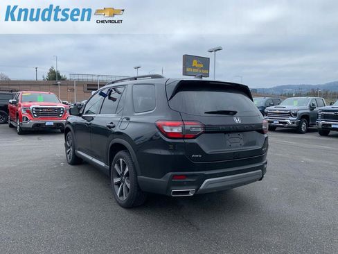 Used 2025 Honda Pilot Touring image 5