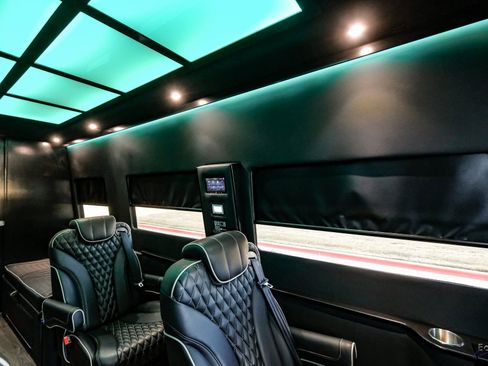 Used 2023 Mercedes-Benz Sprinter 3500 w/ Parking Package image 87