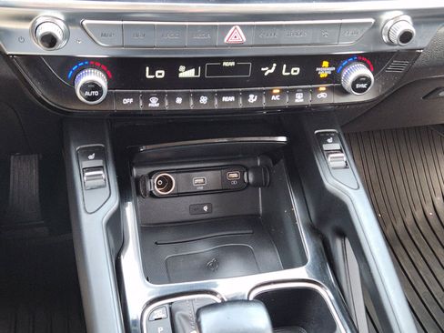 Used 2022 Kia Telluride S FWD image 16