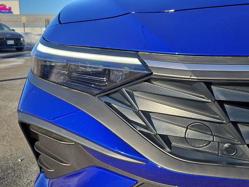 Used 2025 Hyundai Elantra Sport image 32