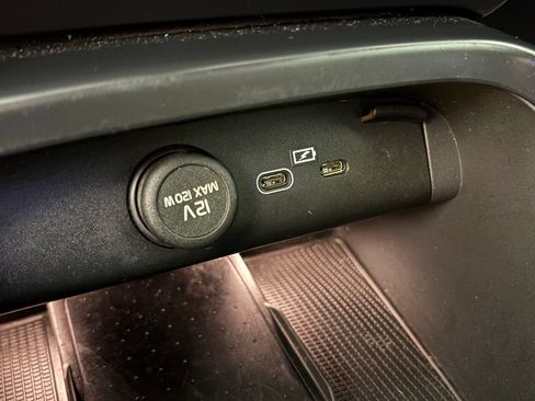 Used 2023 Volvo XC40 Recharge Core AWD/4WD image 29