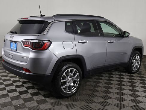 Used 2022 Jeep Compass Latitude AWD/4WD image 10