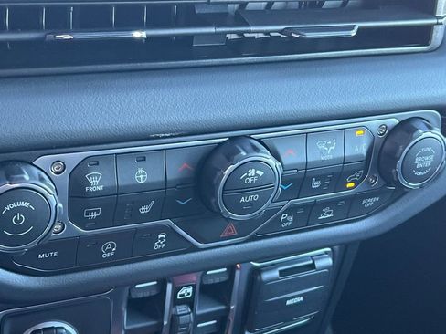 New 2026 Jeep Wrangler Unlimited Rubicon w/ Safety Group image 20