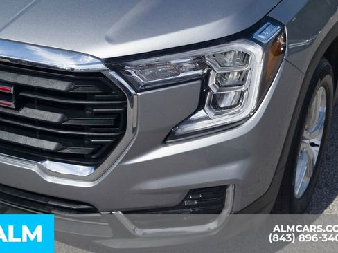 Used 2024 GMC Terrain SLE image 12