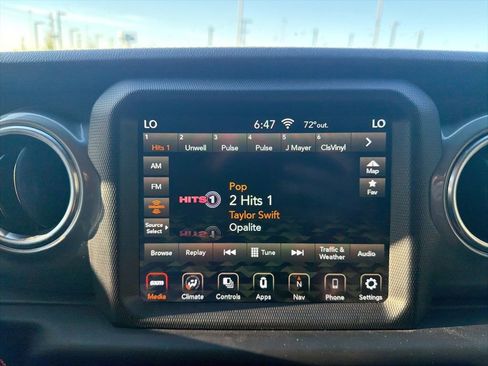 Used 2019 Jeep Wrangler Unlimited Sahara image 18