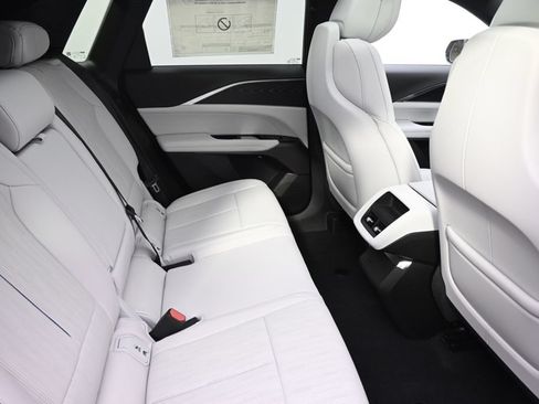 New 2026 Cadillac Lyriq Luxury AWD/4WD image 18