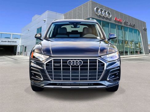 Used 2023 Audi Q5 Premium w/ Convenience Package image 6