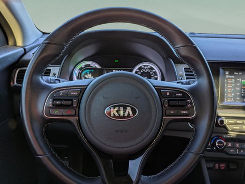 Used 2017 Kia Niro EX image 29