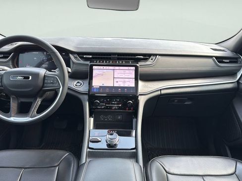 Used 2024 Jeep Grand Cherokee Limited w/ Luxury Tech Group II AWD/4WD image 13