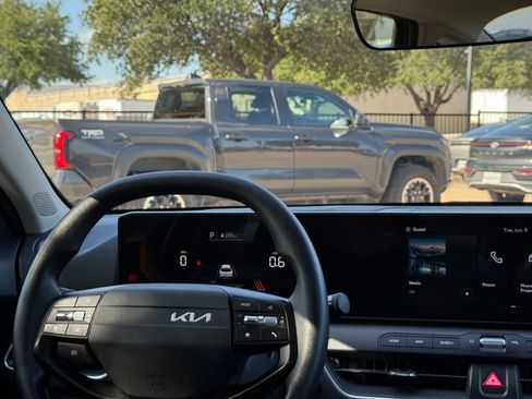 Used 2025 Kia K4 FWD image 36