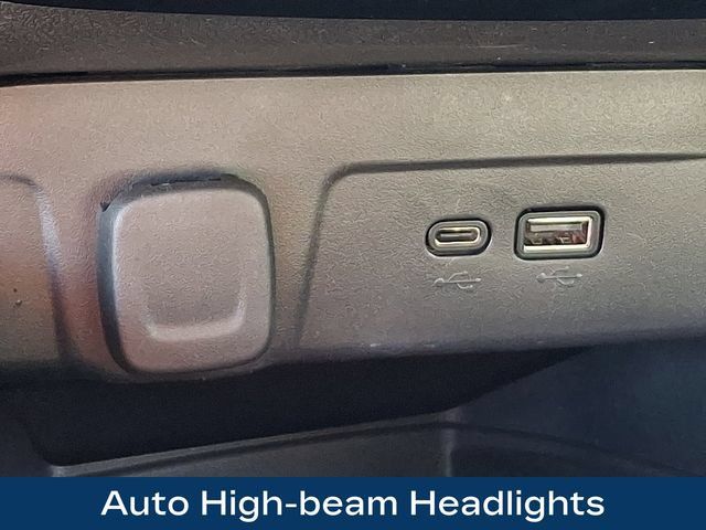 Used 2025 Chevrolet Trax RS w/ Sunroof Package FWD image 17