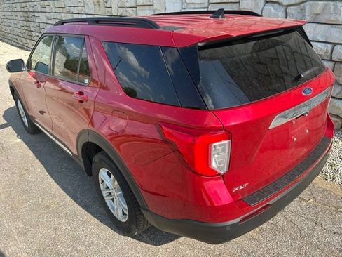 Used 2023 Ford Explorer XLT AWD/4WD image 4