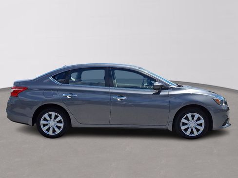 Used 2016 Nissan Sentra SV w/ Driver's Assist Package FWD image 4
