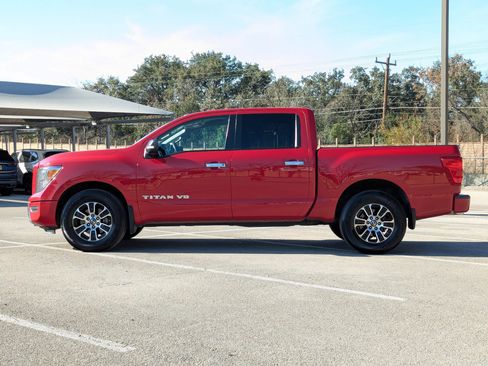 Used 2020 Nissan Titan SV image 7