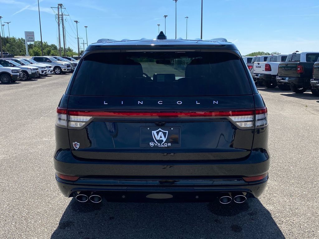 Used 2025 Lincoln Aviator Reserve w/ Equipment Group 201A AWD/4WD image 5
