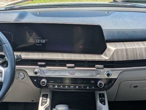 Used 2022 Kia Telluride SX w/ Towing Package FWD image 18