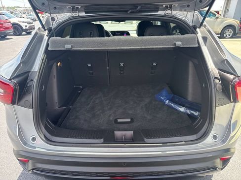 Used 2025 Chevrolet Trax RS w/ Sunroof Package FWD image 35