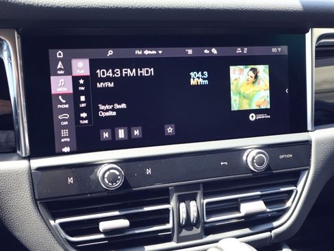 Certified 2025 Porsche Macan image 17