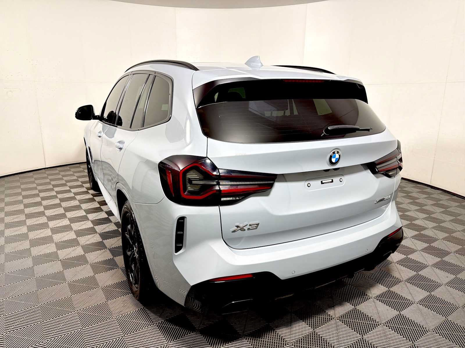 Used 2023 BMW X3 xDrive30i w/ M Sport Package AWD/4WD image 5