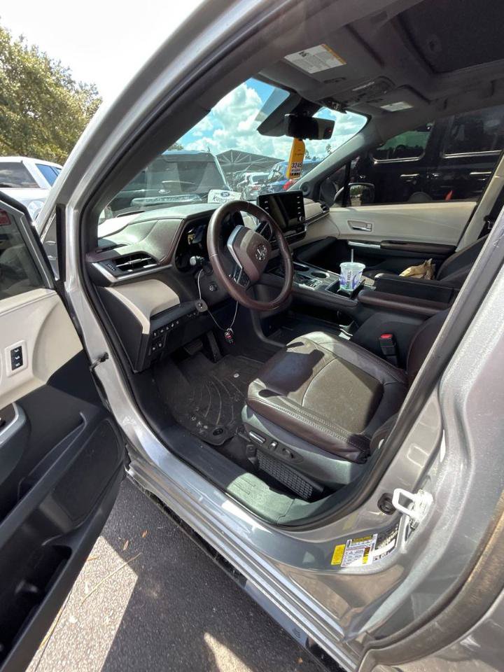Used 2021 Toyota Sienna Platinum FWD image 15