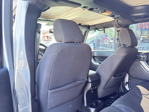 Used 2013 Jeep Wrangler Unlimited Sahara w/ Connectivity Group image 15