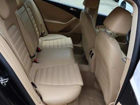 Used 2008 Volkswagen Passat VR6 FWD image 27