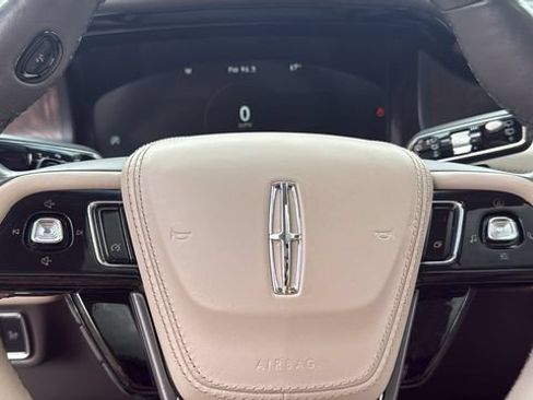 Used 2023 Lincoln Aviator Reserve w/ Elements Package Plus AWD/4WD image 31