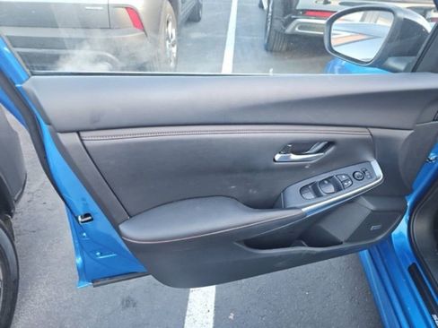 Used 2025 Nissan Sentra SR w/ SR Premium Package FWD image 11