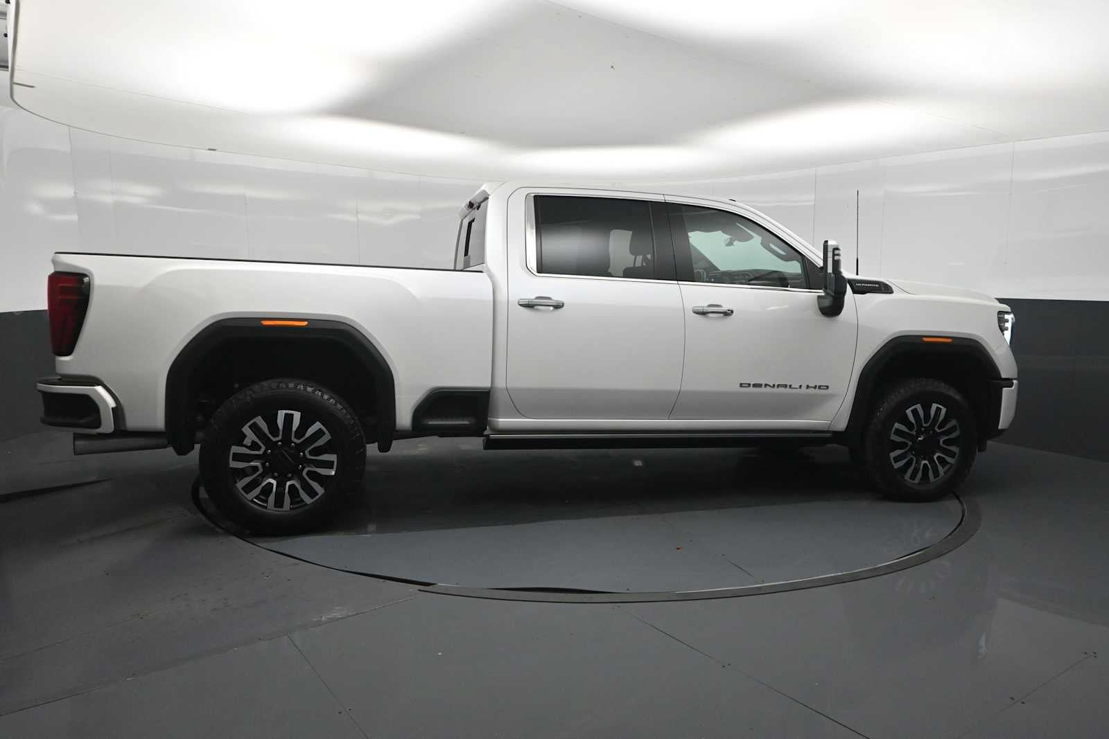 Used 2025 GMC Sierra 2500 Denali Ultimate w/ Max Trailering Package AWD/4WD image 9