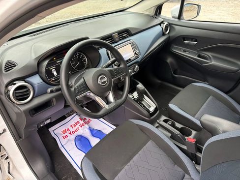 Used 2025 Nissan Versa SV image 29