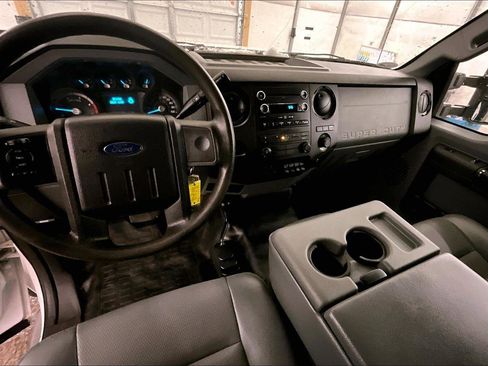 Used 2015 Ford F550 4x4 Regular Cab Super Duty image 14
