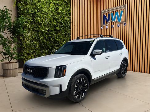 Used 2025 Kia Telluride SX w/ SX Captain's Chair Package FWD image 3