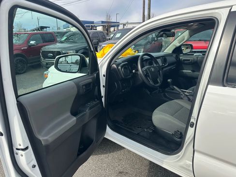 Used 2022 Toyota Tacoma SR image 17