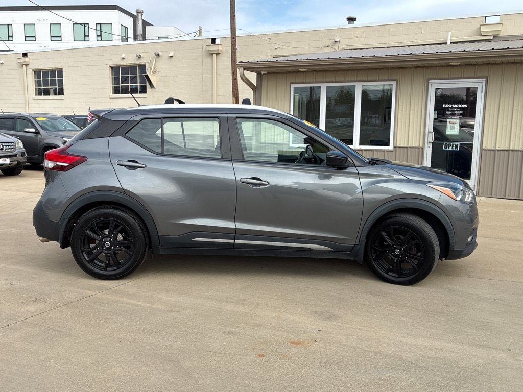 Used 2020 Nissan Kicks SR w/ Exterior Package FWD image 4