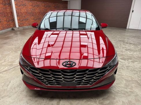 Used 2023 Hyundai Elantra Limited w/ Preferred Accessory Package image 8