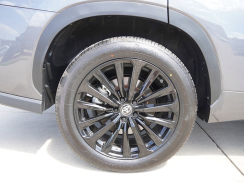 Certified 2024 Toyota Highlander XSE image 10