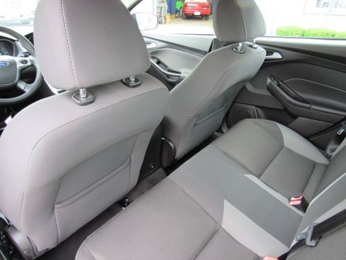 Used 2014 Ford Focus SE FWD image 35