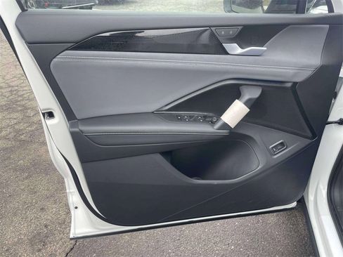 New 2026 Volkswagen Tiguan SE R-Line image 16