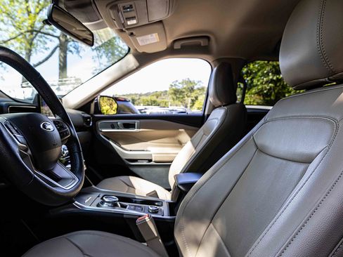 Used 2023 Ford Explorer Limited image 8