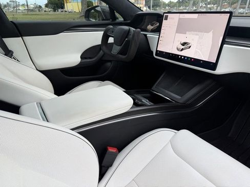 Used 2022 Tesla Model S Plaid image 9