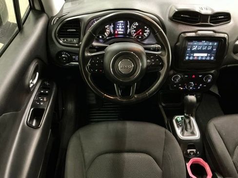 Used 2018 Jeep Renegade Altitude FWD image 10