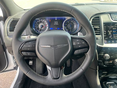 Used 2023 Chrysler 300 S RWD image 9