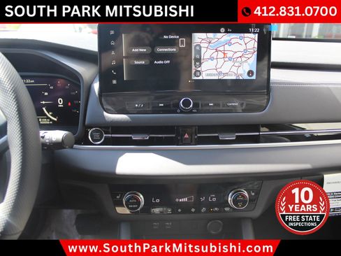 New 2025 Mitsubishi Outlander SE image 21